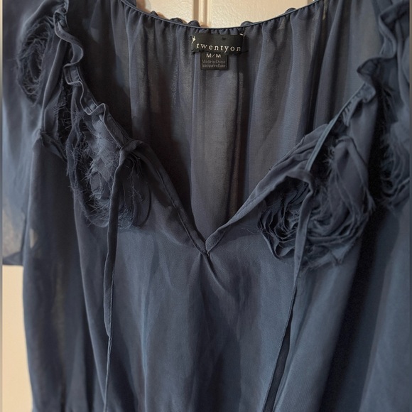 3/for $10🍒- Navy Blue Flutter Sleeve Ruffled Blouse (Size Medium) - Picture 3 of 4